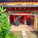 Terraced House Near * بيبيوني